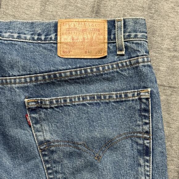 Vintage Levi's Men's 550 Relaxed Fit Jeans Mens W40 L32 Blue Denim Distressed - Picture 2 of 10